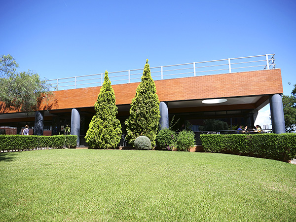 Café-Restaurant, dining-room and vending machines