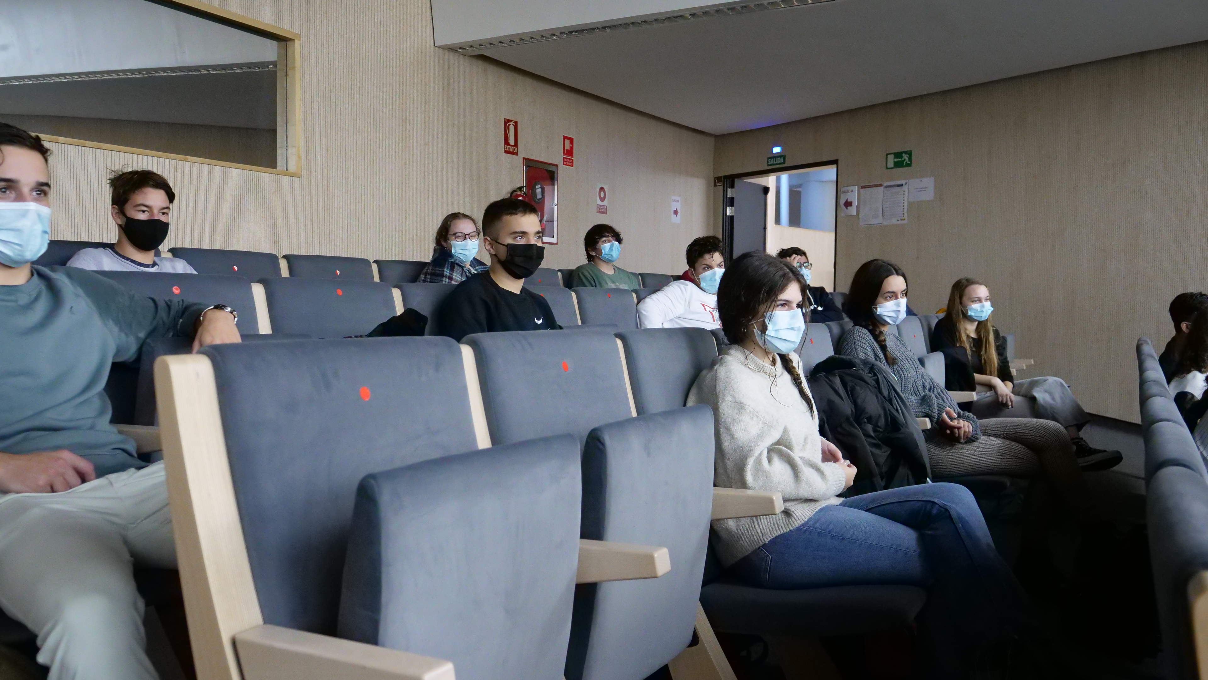 Un grupo de La Nau Jove visita el PCUV